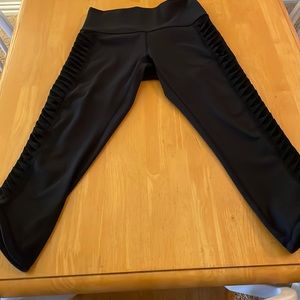 Black Lululemon capris